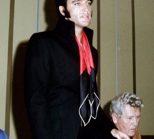 International Hotel, 01. August 1969, Pressekonferenz, Las Vegas (mit Vater Vernon Presley)