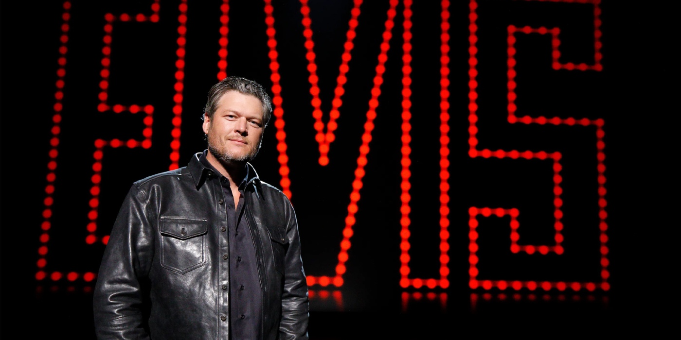 Country-Star Blake Shelton vor dem legendären "Elvis" Schriftzug des 68 Comeback Specials