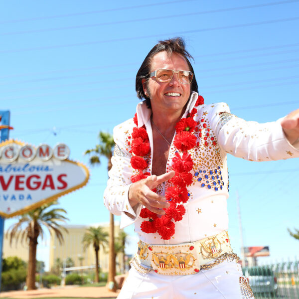 Ein Elvis-Imitator begrüßt die Gäste in Las Vegas (Shuttersock.com - Maridav)