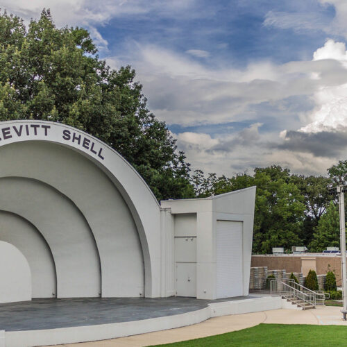 Die Levitt Shell (früher Overton Park Shell) gehört zu einem der Wahrzeichen von Memphis, TN