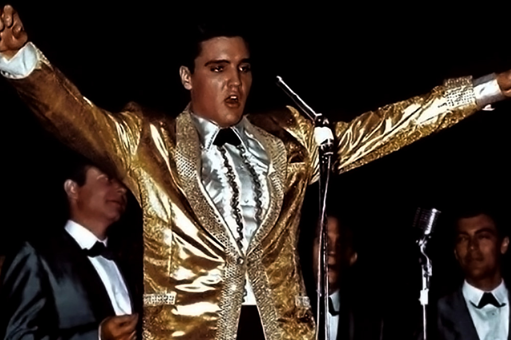 Elvis Presley während des Benefiz-Konzertes am 25. März 1961